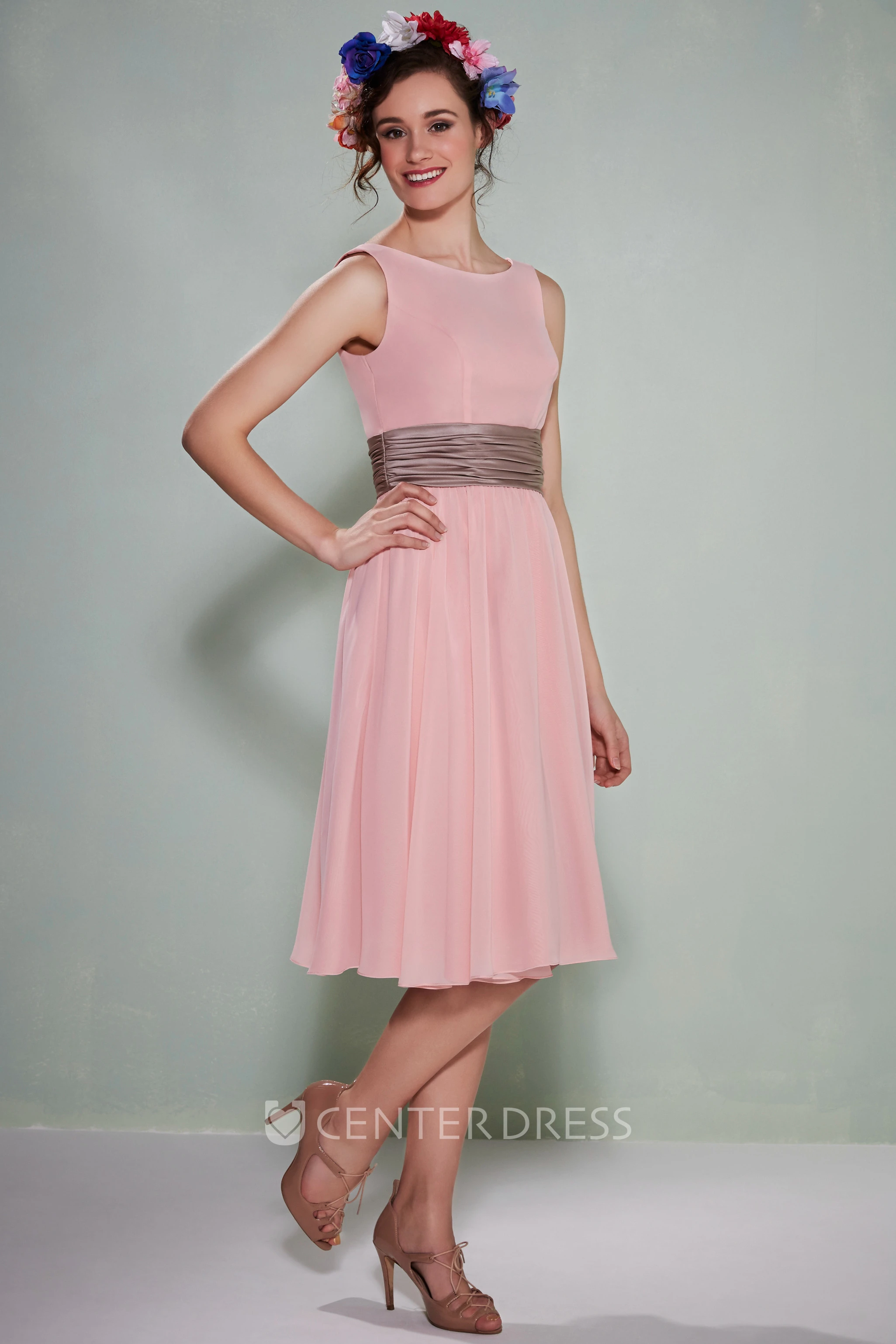 Knee-Length Scoop Neck Sleeveless Chiffon Bridesmaid Dress With Low-V Back