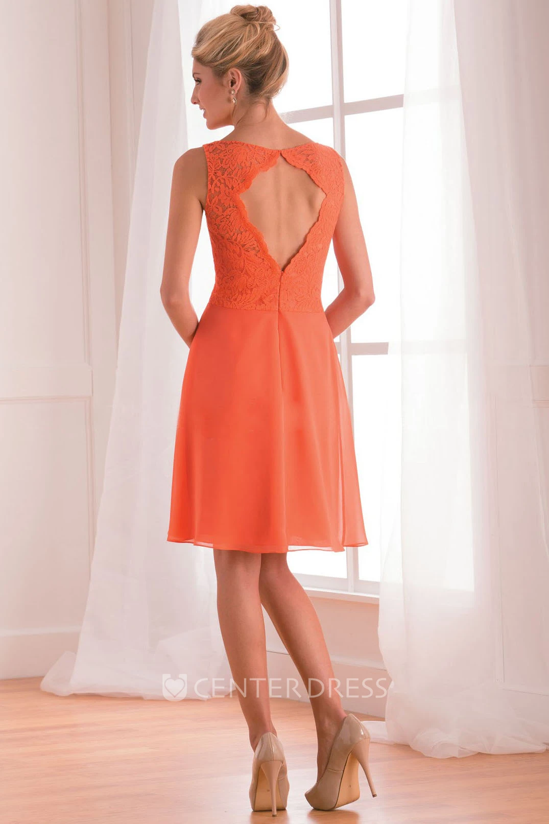Sleeveless V-Neck Short Bridesmaid Dress With Lace Detail And Keyhole Back
