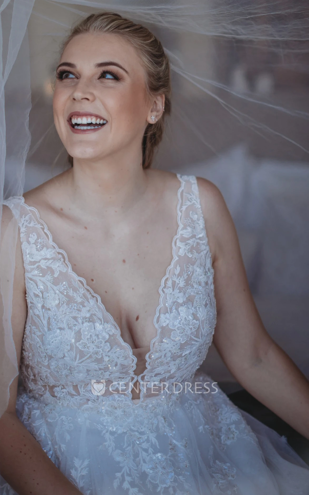 Boho A-Line V-neck Lace Beach Wedding Dress with Appliques Sequins Low-V Back