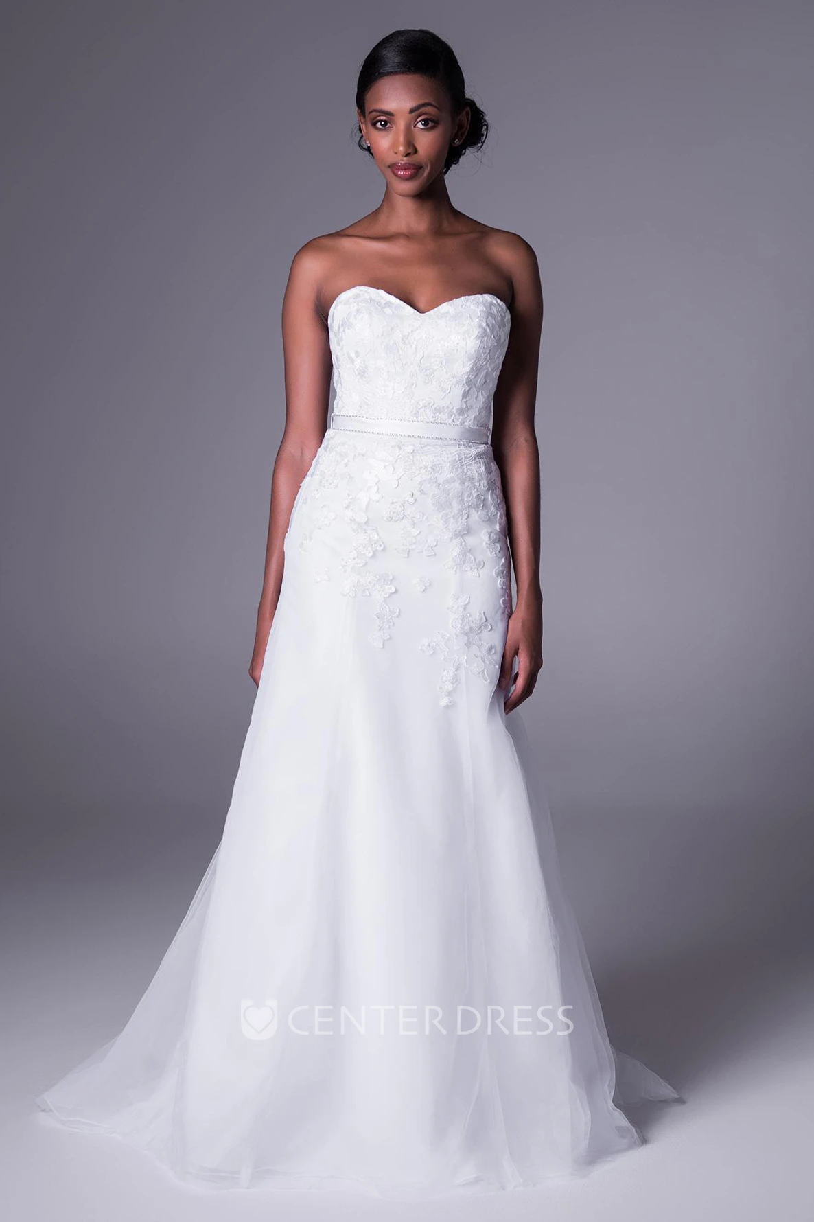 Floor-Length Sweetheart Tulle Wedding Dress With Appliques And Zipper