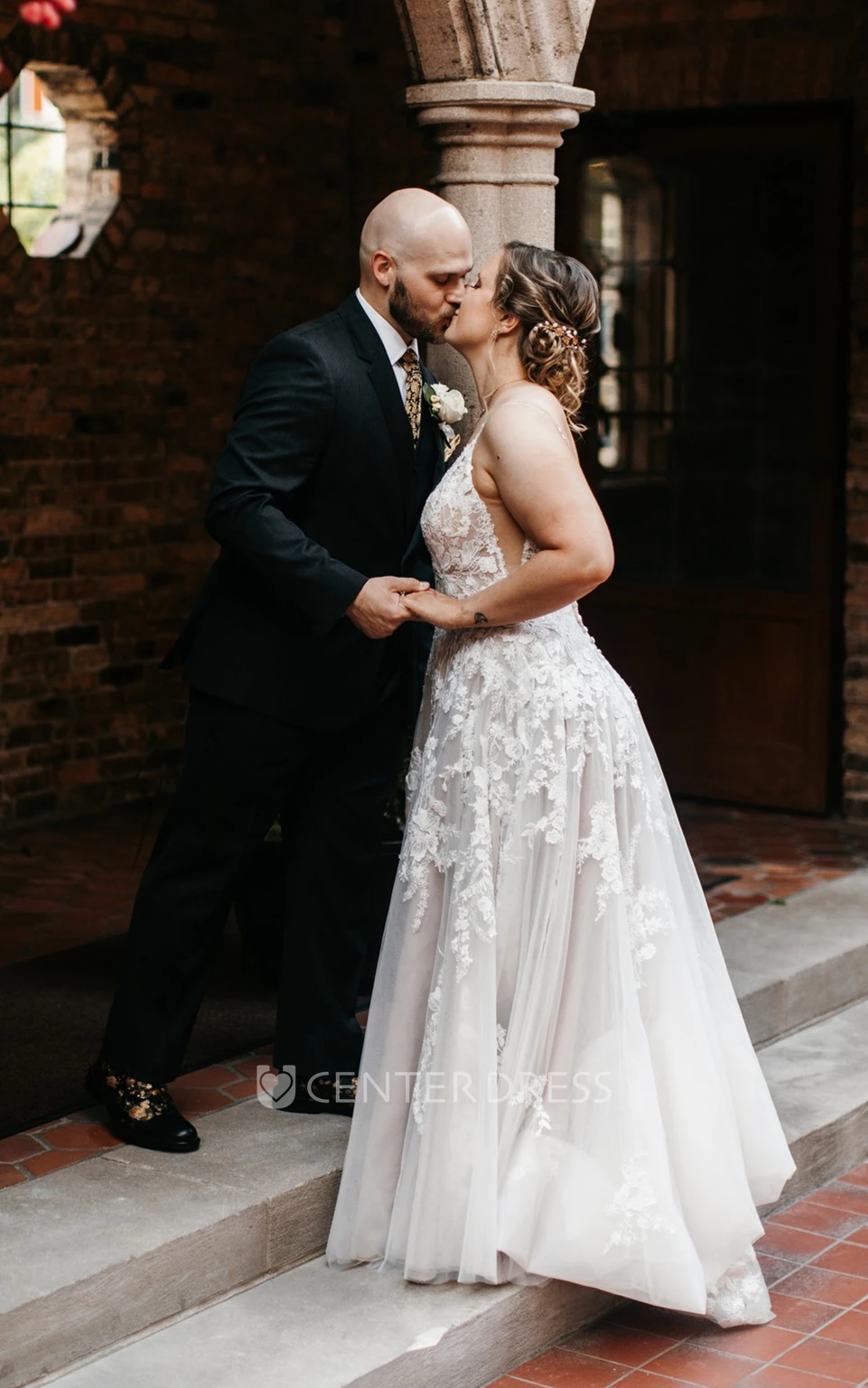 Boho Plus Size Tulle Applique A-Line V-neck Spaghetti Garden Winter Wedding Dresses