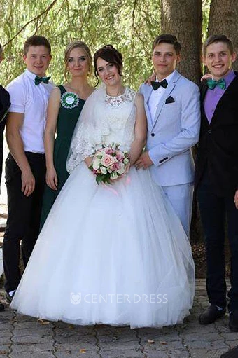 Ethereal Tulle and Lace Jewel-neck Sleeveless Bridal Gown