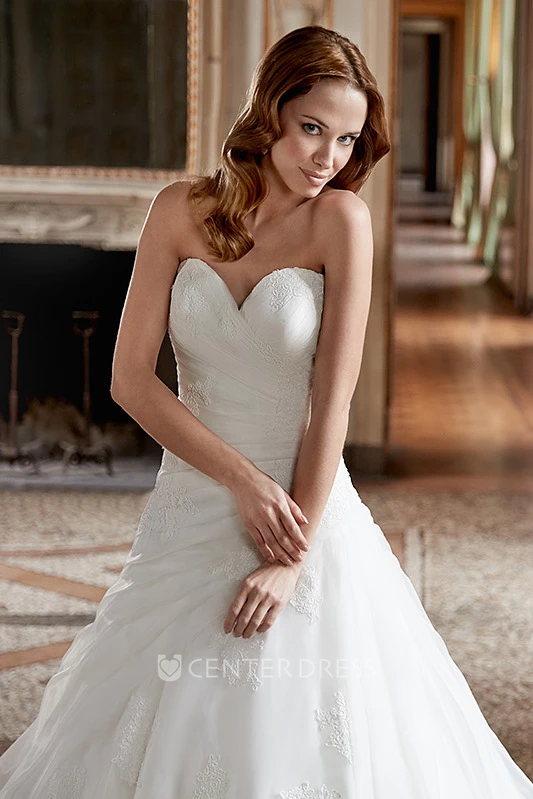 Ball Gown Appliqued Sweetheart Organza Wedding Dress With Ruching