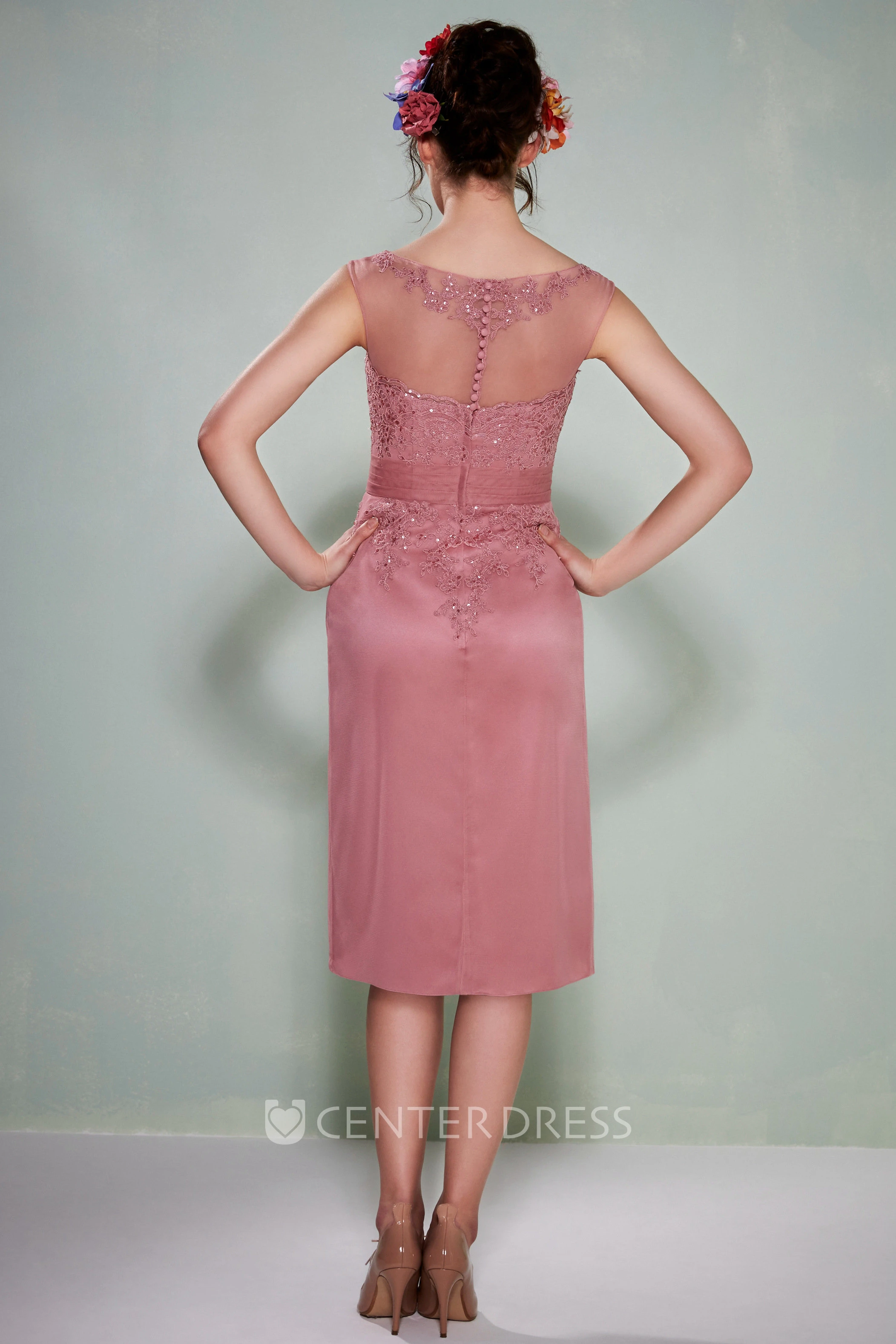 Knee-Length Sleeveless Bateau Neck Appliqued Satin Bridesmaid Dress