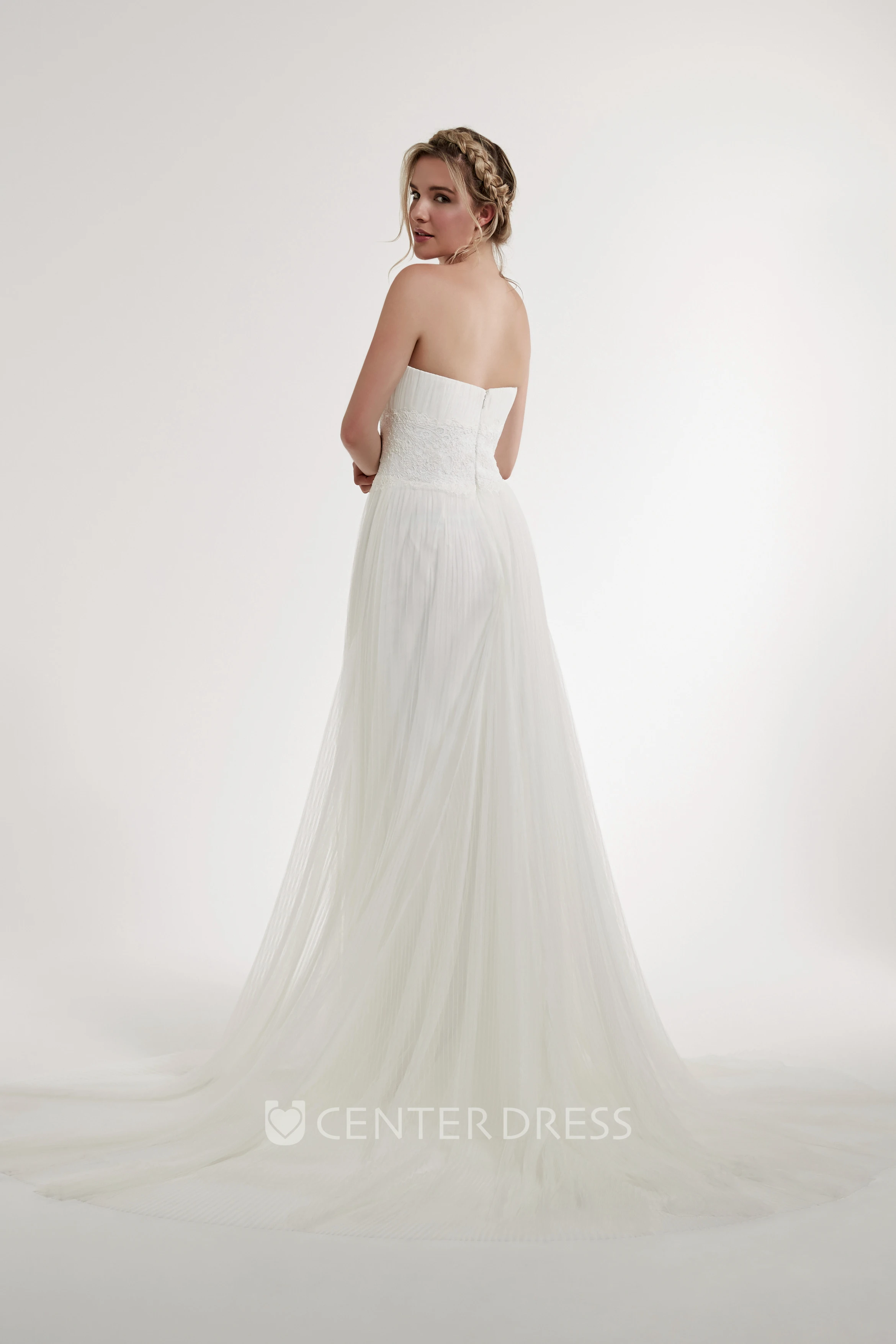 A-Line Sleeveless Maxi Appliqued Strapless Tulle Wedding Dress With Zipper Back And Court Train