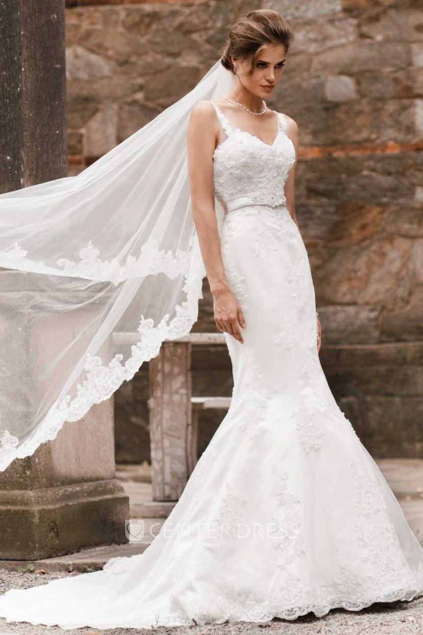 Mermaid V-Neck Floor-Length Sleeveless Appliqued Lace Wedding Dress