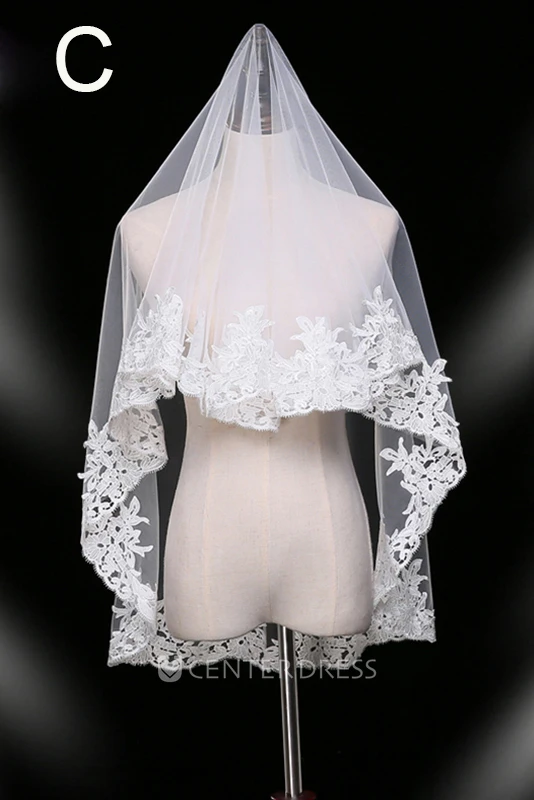 Short Lace Applique Simple Bride Veil