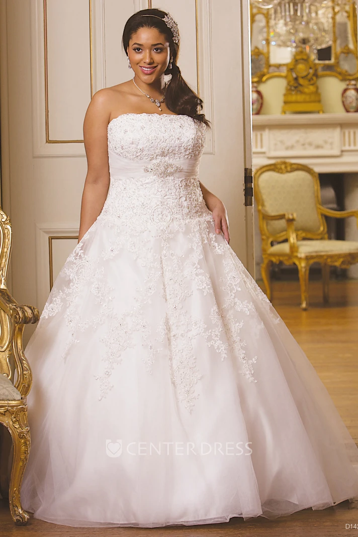 A-Line Strapless Long Lace Plus Size Wedding Dress With Appliques And Brush Train