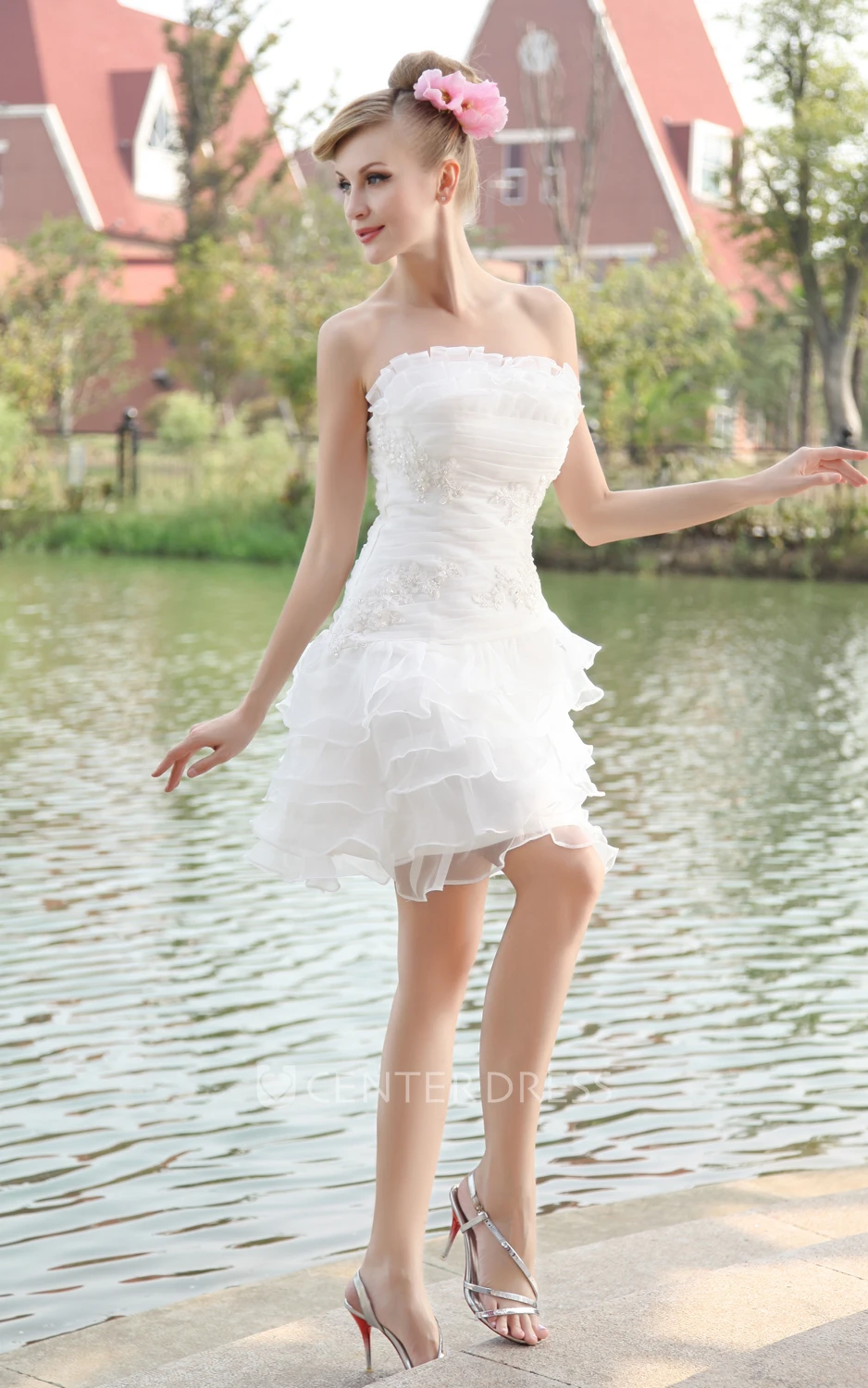 Romantic Strapless Sleevelss Short Organza Wedding Gown With Layered Ruffles