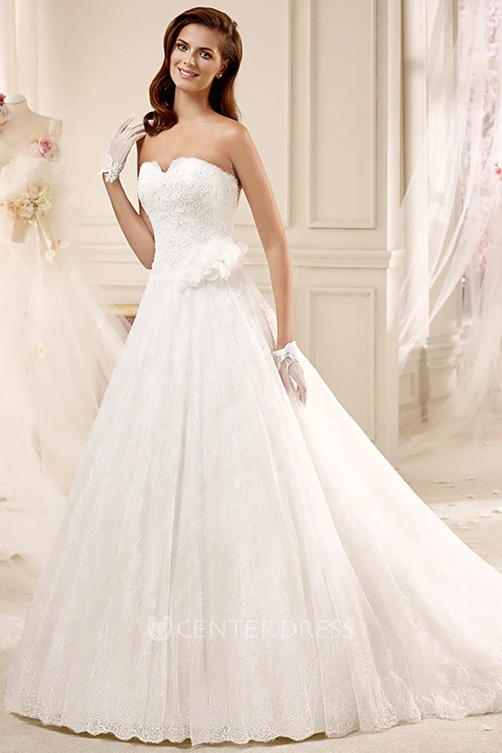 Classic Notched-neck A-line Wedding Dress with Flowers and Court Train 