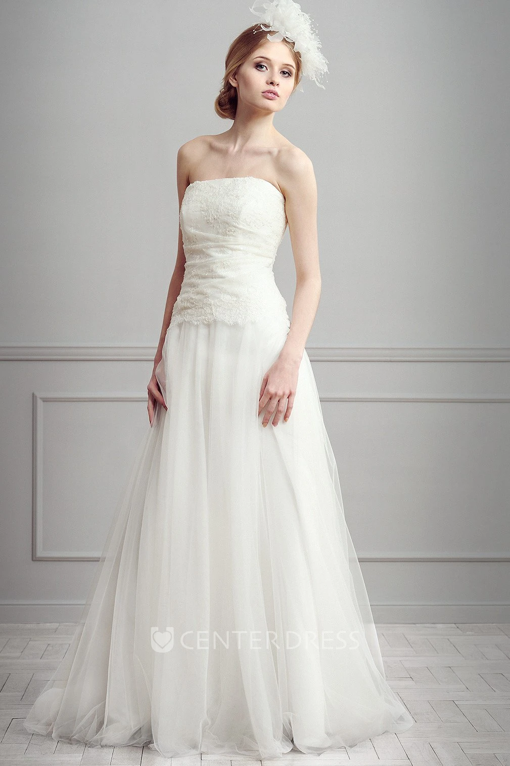 A-Line Appliqued Sleeveless Floor-Length Strapless Tulle Wedding Dress