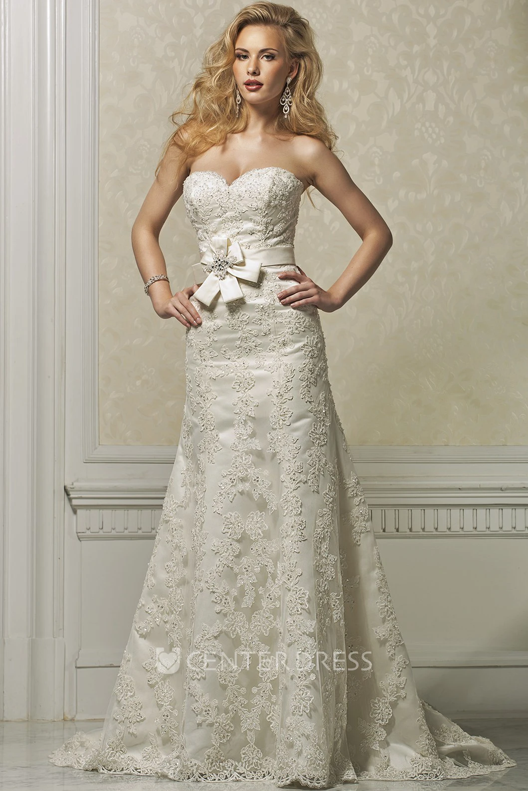 Sheath Sweetheart Sleeveless Floor-Length Appliqued Lace Wedding Dress