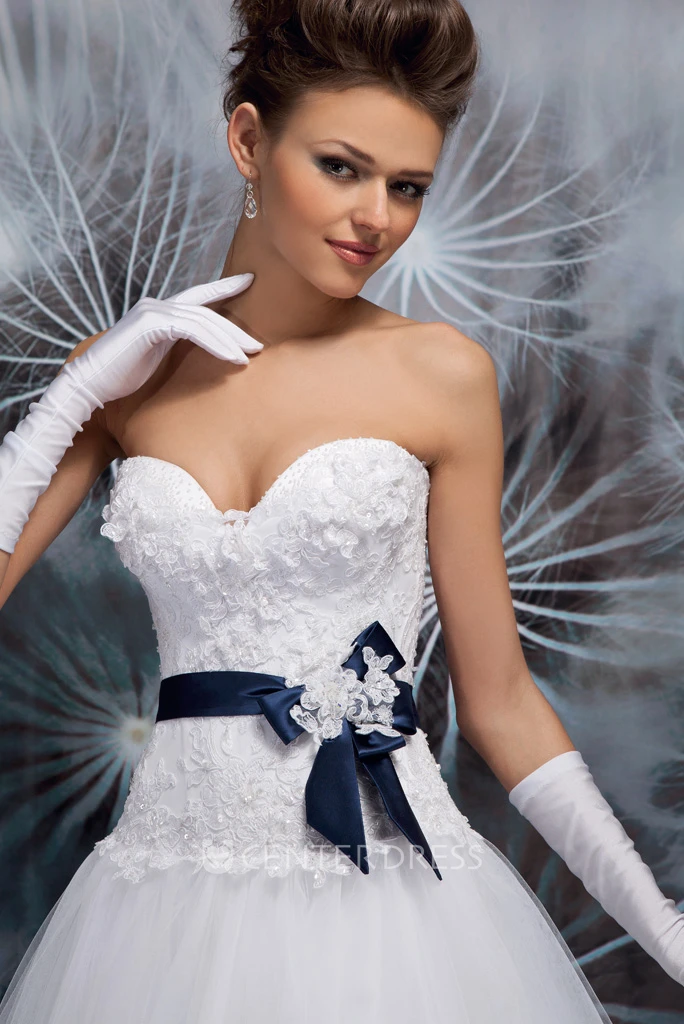 Ball-Gown Long Appliqued Sweetheart Sleeveless Tulle Wedding Dress With Corset Back And Bow