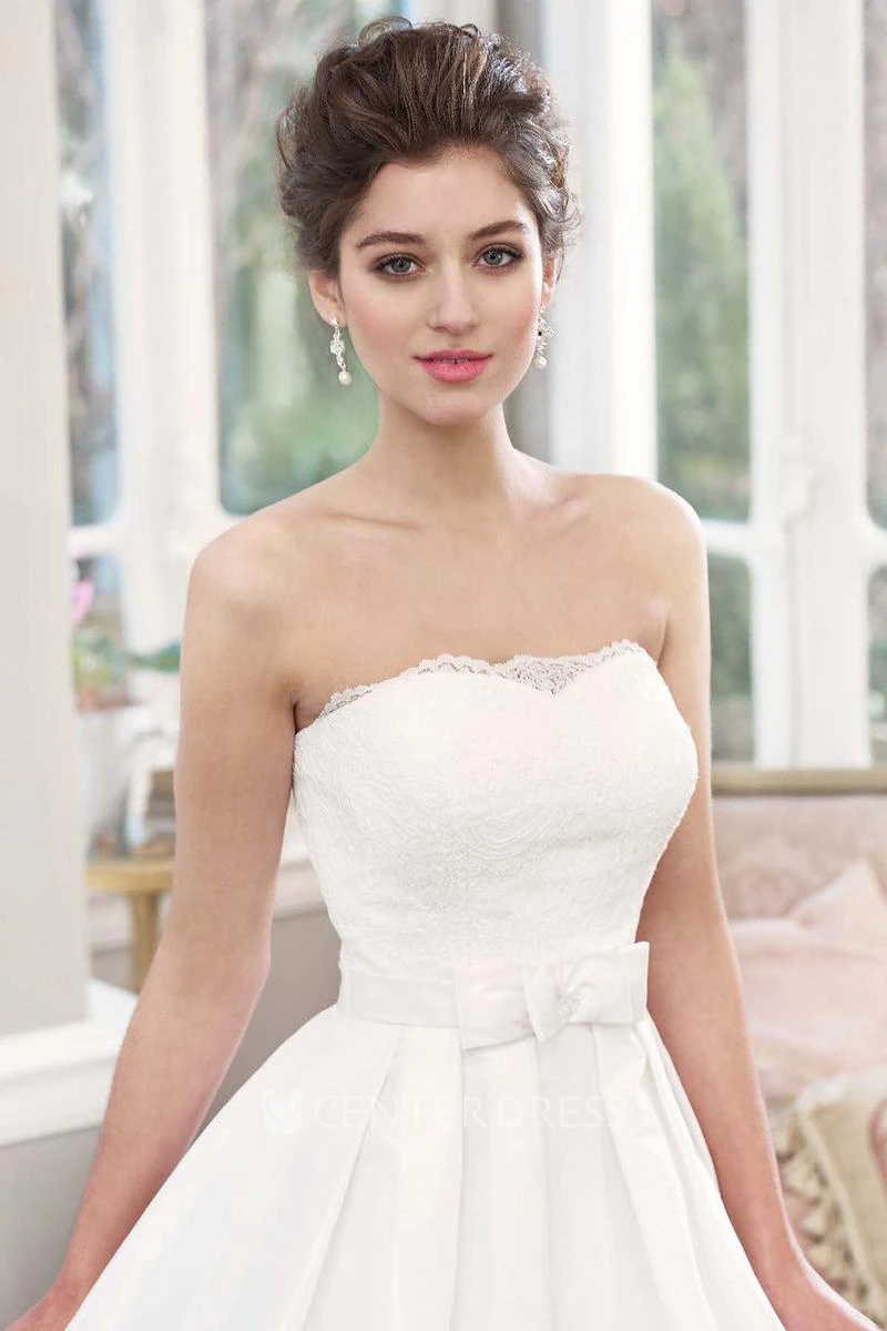 A-Line Strapless Appliqued Floor-Length Sleeveless Satin Wedding Dress With Bow And Lace-Up Back