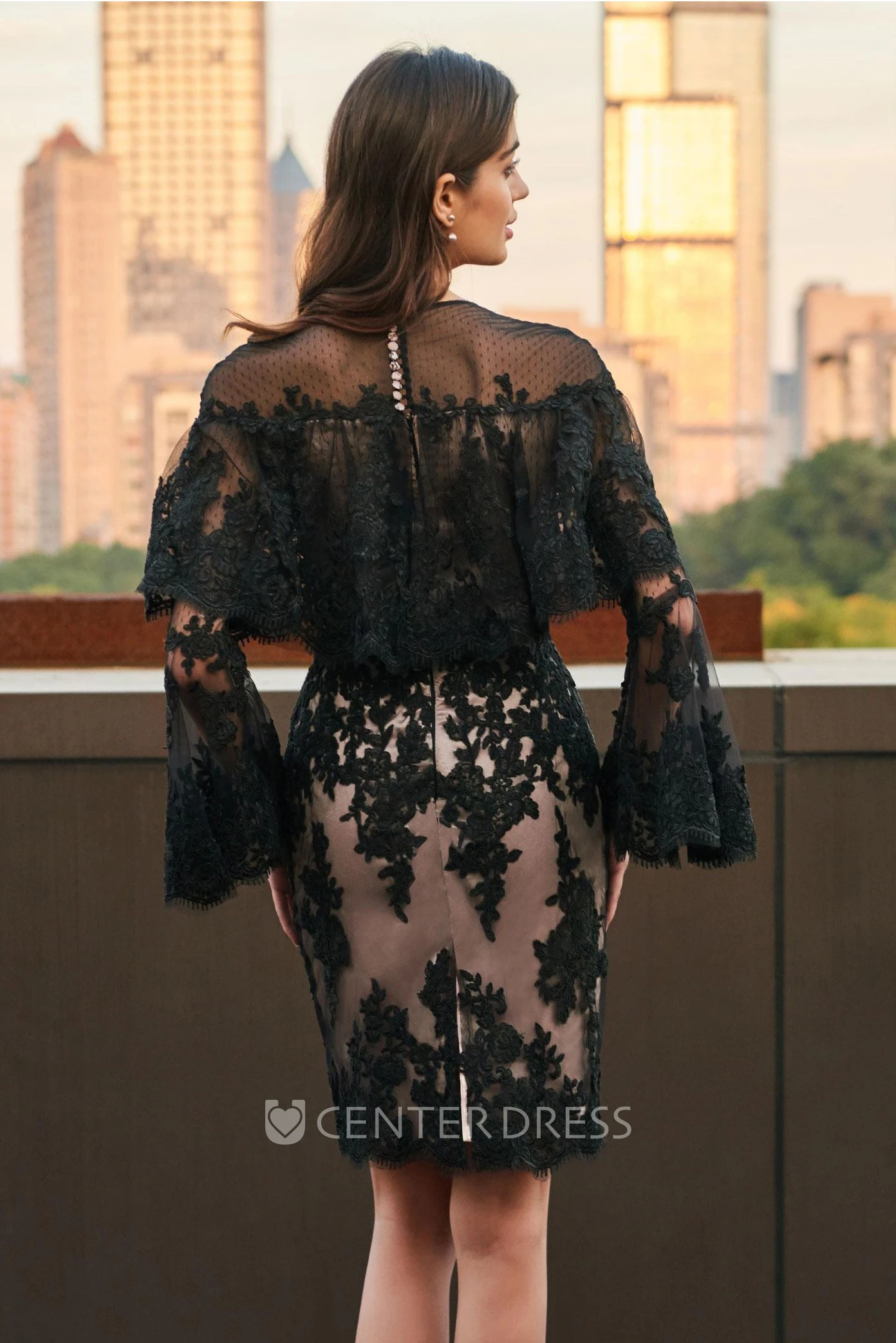 Sexy Lace and Tulle Sheath Jewel Neck Long Sleeve Short Dress with Applique