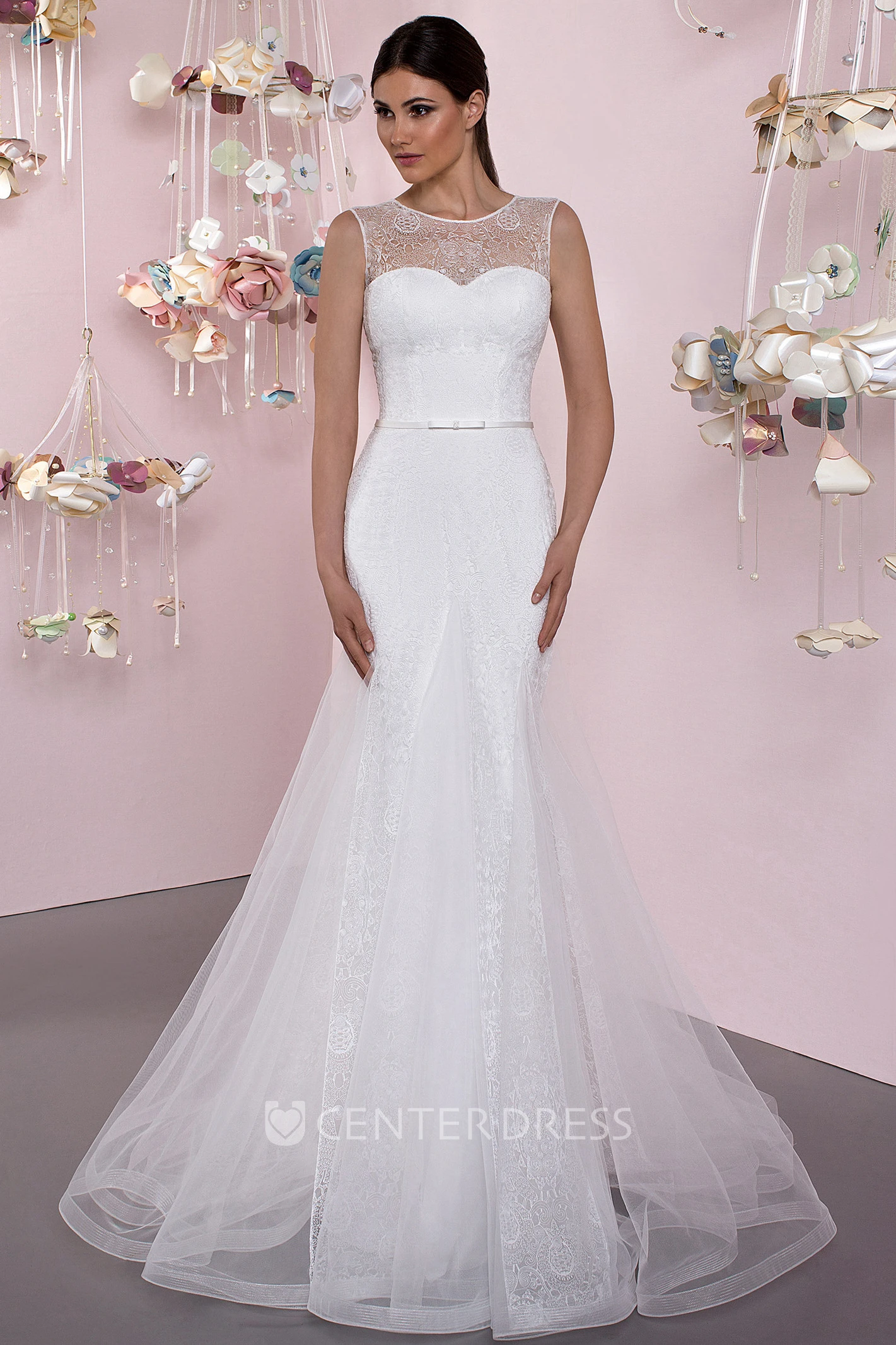 Mermaid Appliqued Scoop Floor-Length Sleeveless Tulle Wedding Dress With Low-V Back And Lace