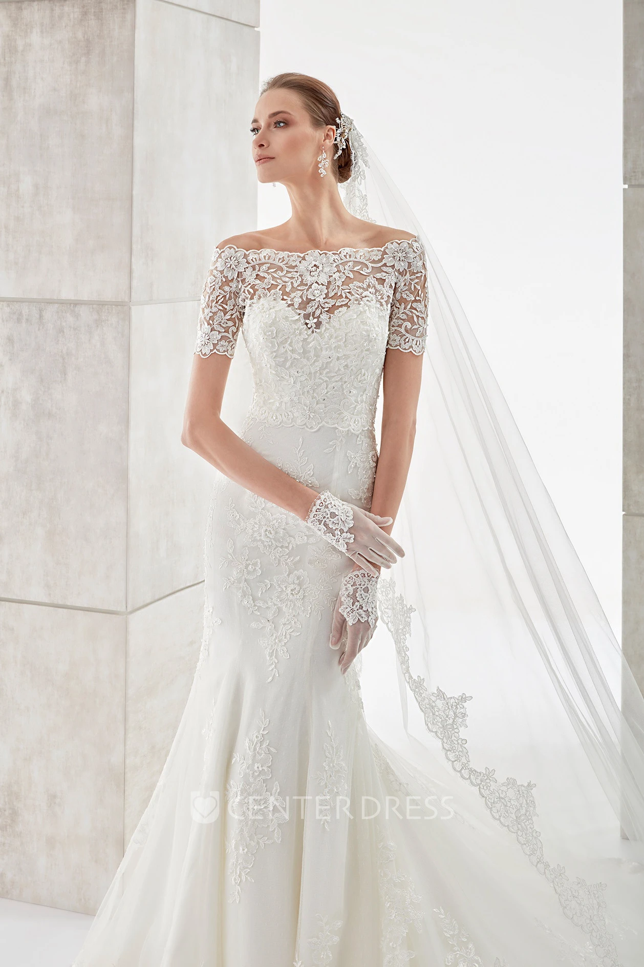 Sweetheart Sheath Mermaid Gown With Lace Appliques And Detachable Illusion Lace