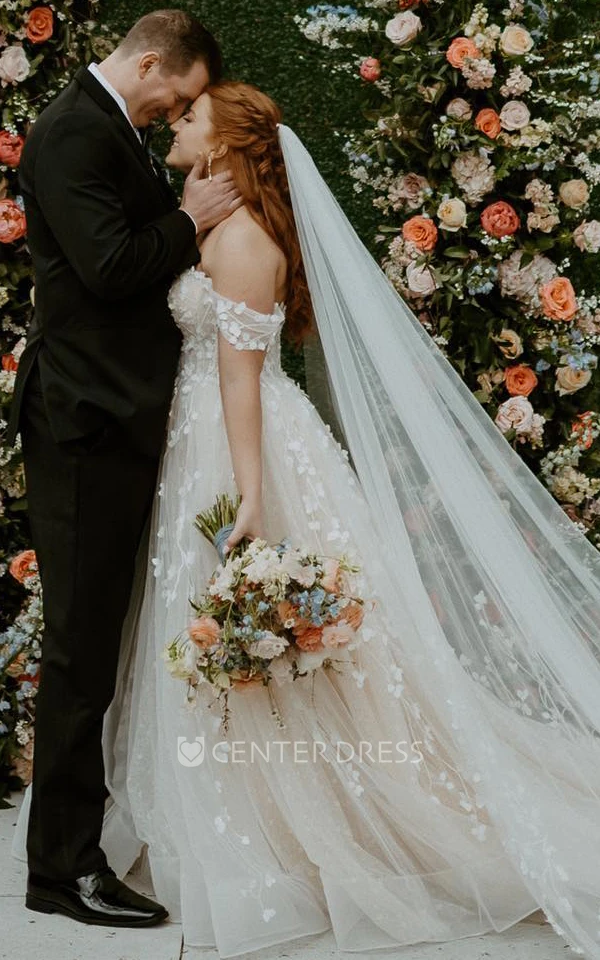 A-Line Sexy Off-the-Shoulder Romantic Multi-Layers Tulle Delicate Lace Applique Trailing Wedding Dress