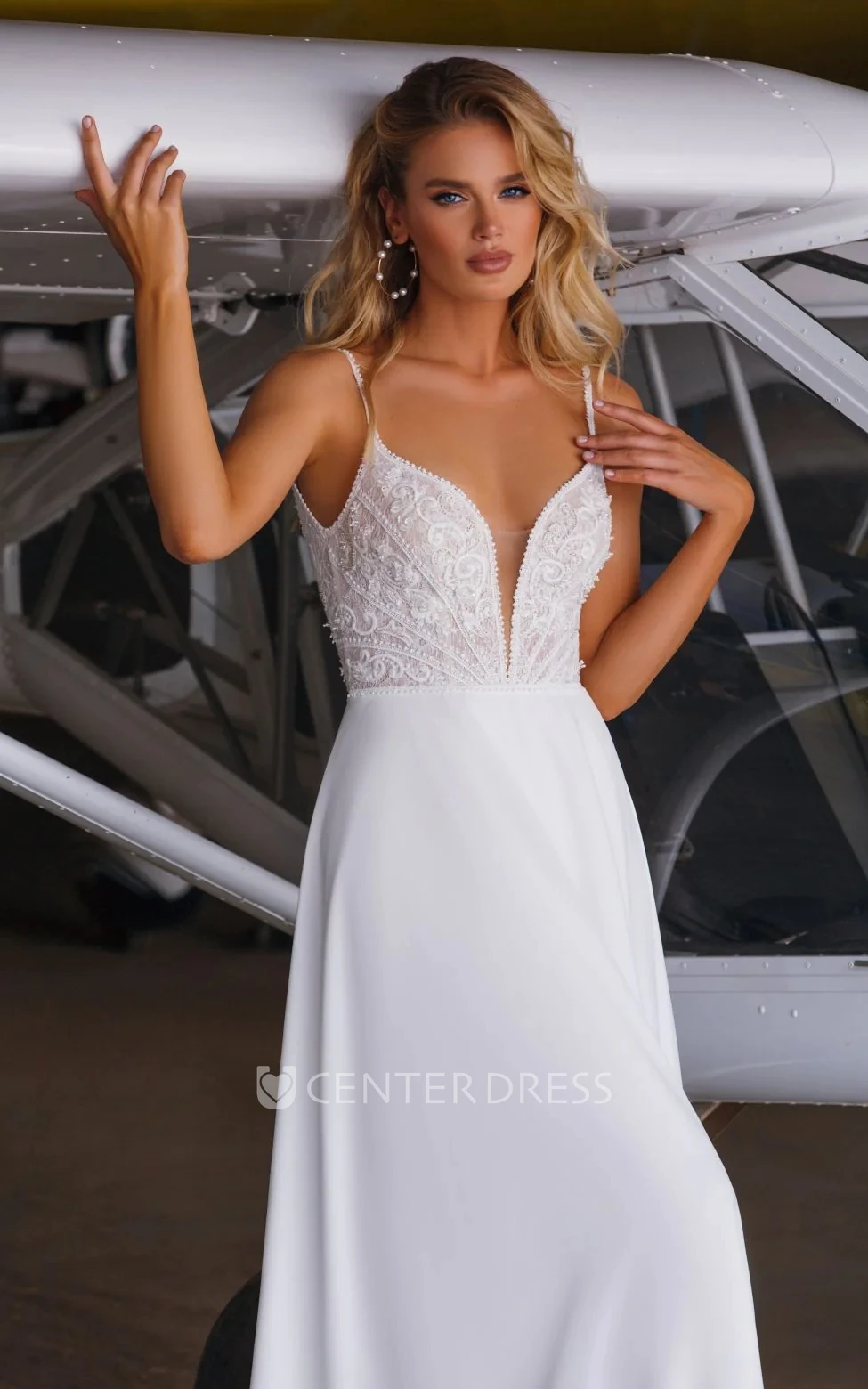 Mermaid Vintage Spaghetti Sexy Deep V-Neck And V-Back Chiffon Applique Wedding Dress