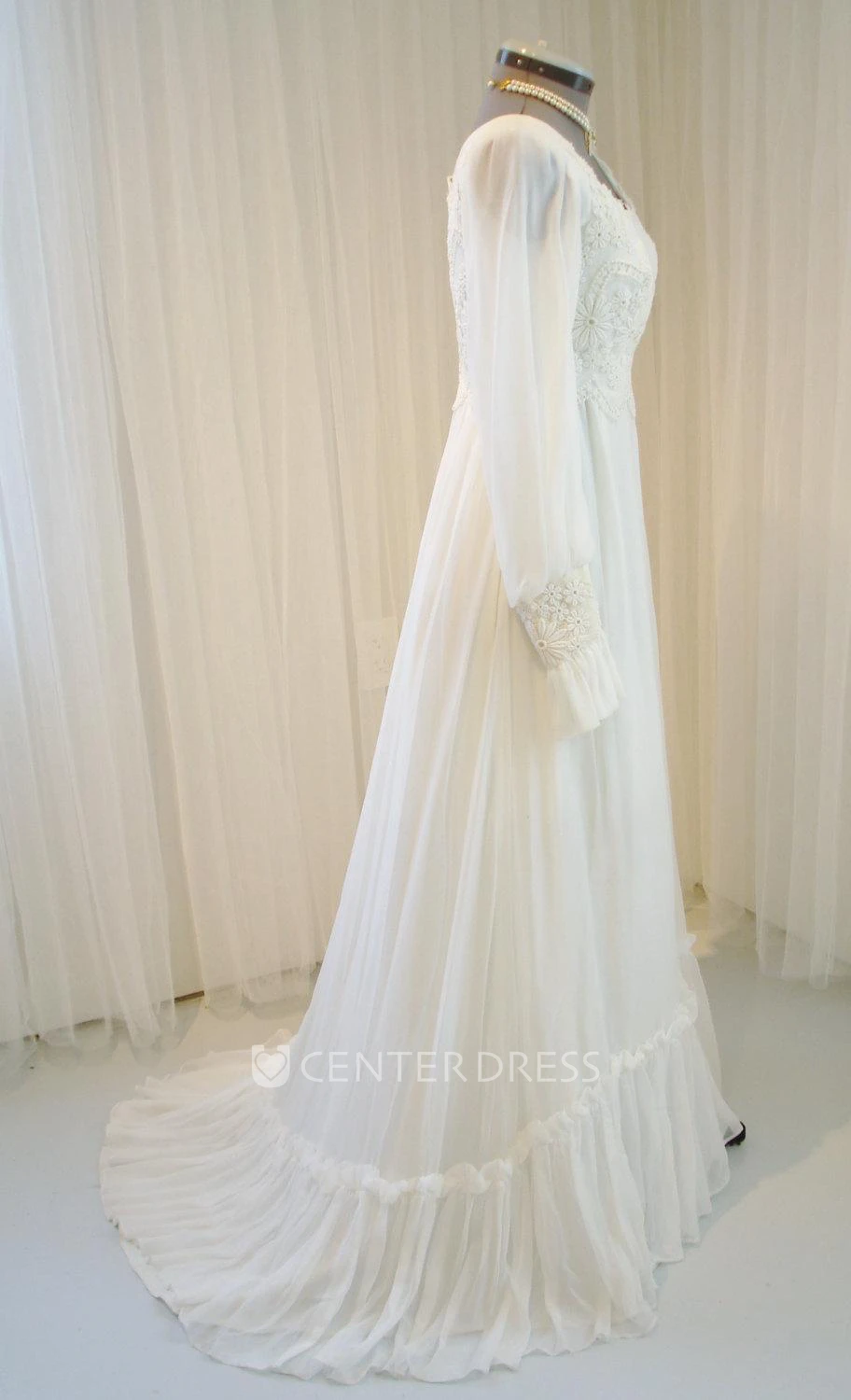 Vintage Long Sleeve Scoop Neck Chiffon and Lace Wedding Dress