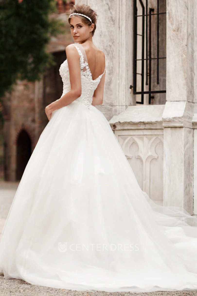 Ball Gown Scoop-Neck Appliqued Long Sleeveless Tulle Wedding Dress