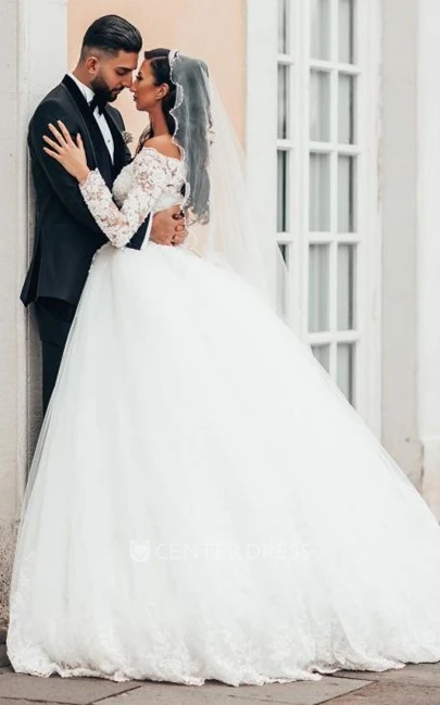 Long Sleeved Ball Gown Off-the-shoulder Tulle Spring Wedding Dress with Appliques