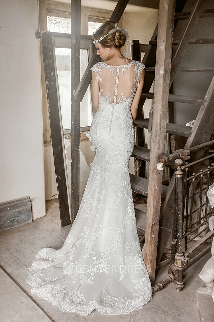 Floor-Length Scoop Cap-Sleeve Appliqued Lace Wedding Dress