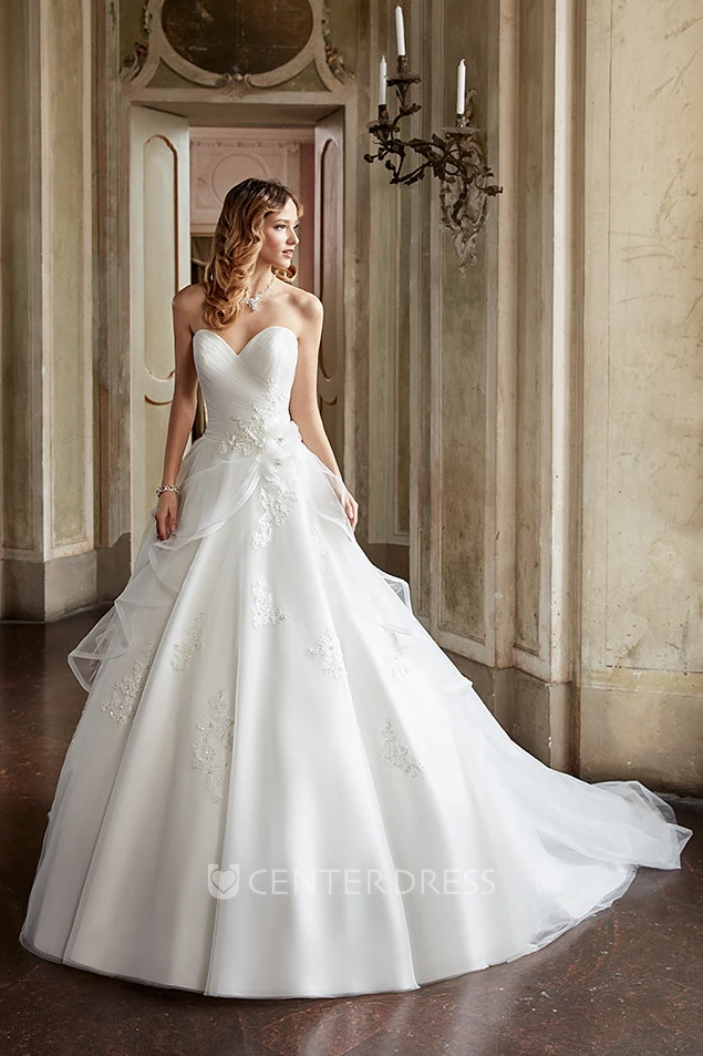Ball Gown Appliqued Sweetheart Tulle Wedding Dress With Criss Cross And Flower