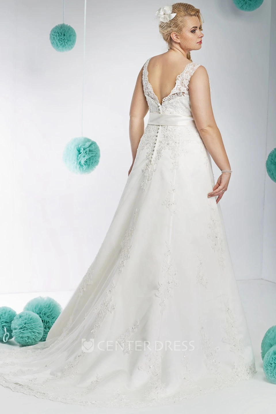 Sleeveless High-Neck Appliqued Floor-Length Lace Plus Size Wedding Dress With Bow
