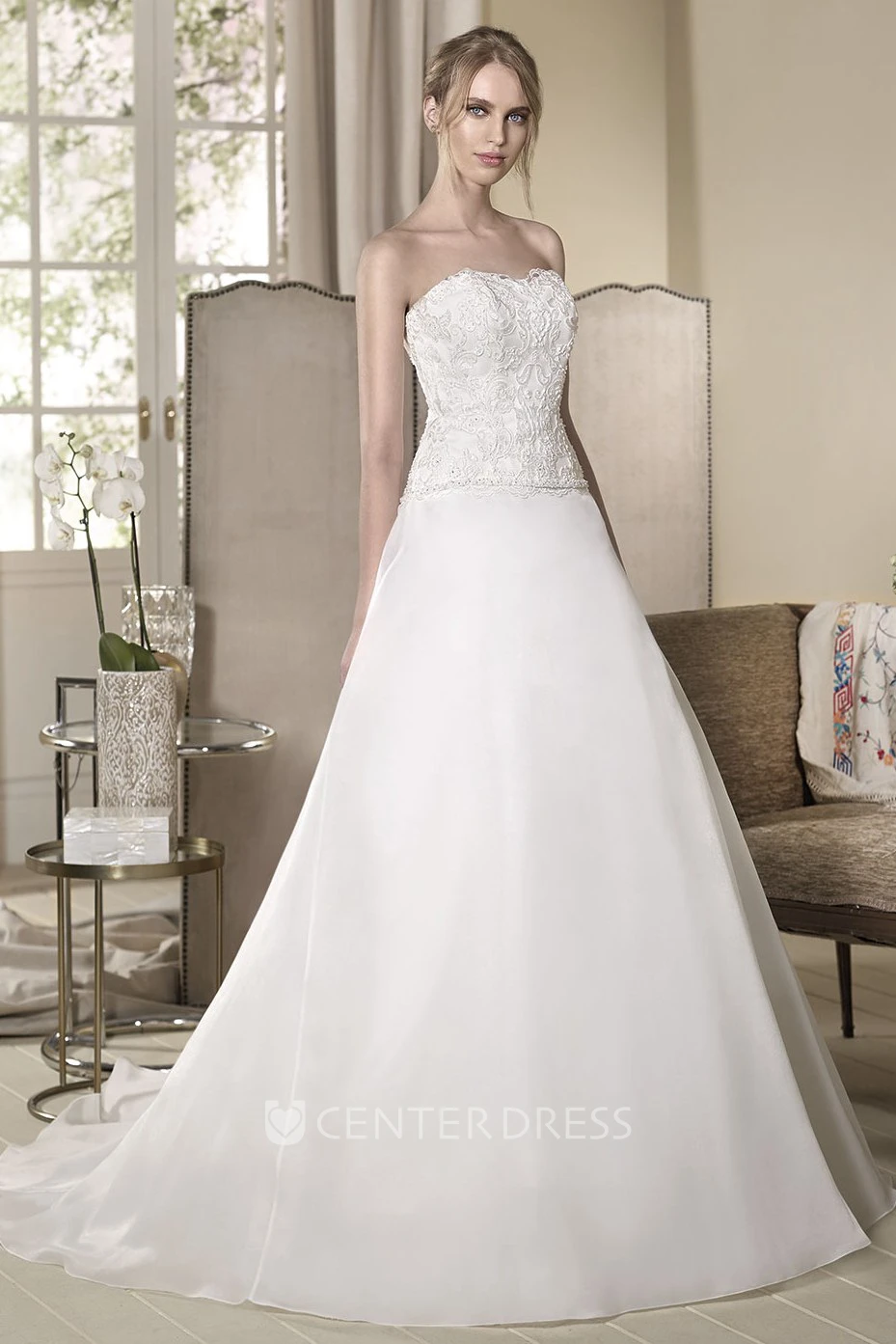 A-Line Appliqued Strapless Sleeveless Floor-Length Organza Wedding Dress