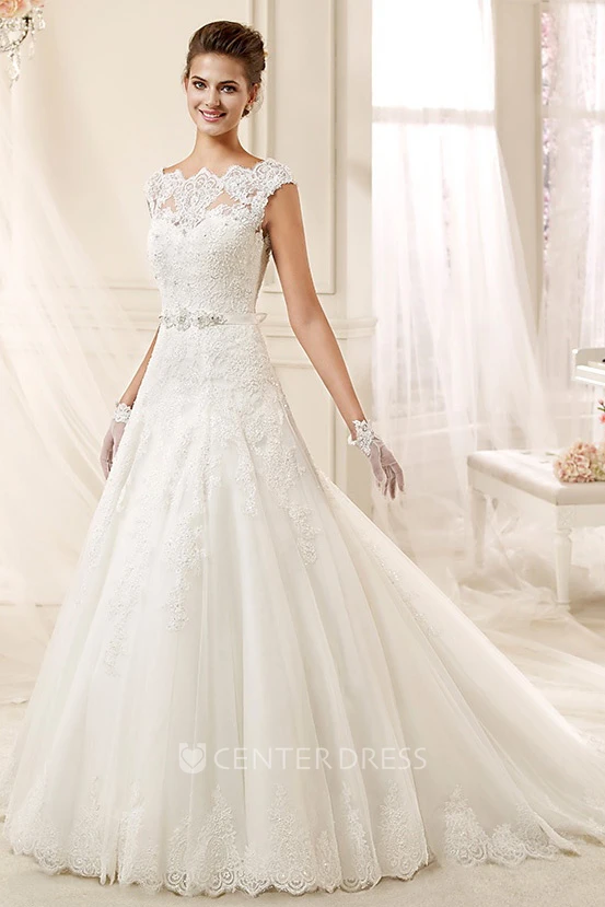 Scalloped-neck A-line Wedding Dress with Cap Sleeves and Appliques