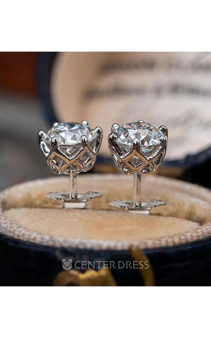 Six Claw Moissanite Stud Earrings