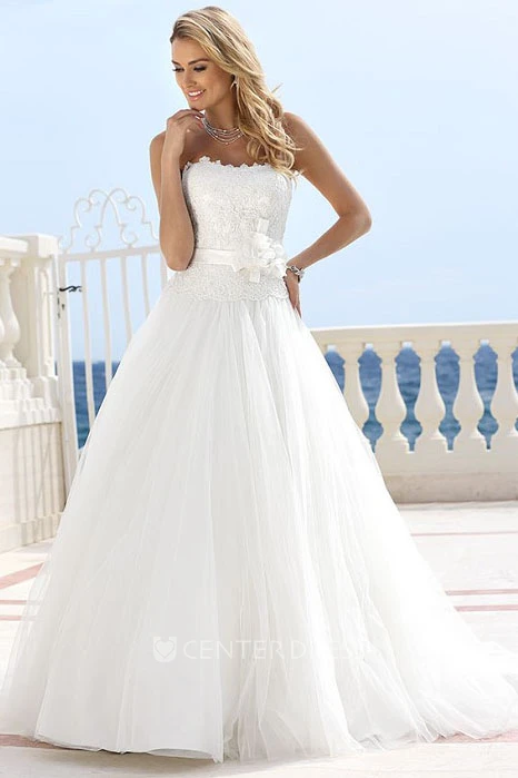 A-Line Sleeveless Strapless Floor-Length Appliqued Tulle Wedding Dress With Flower