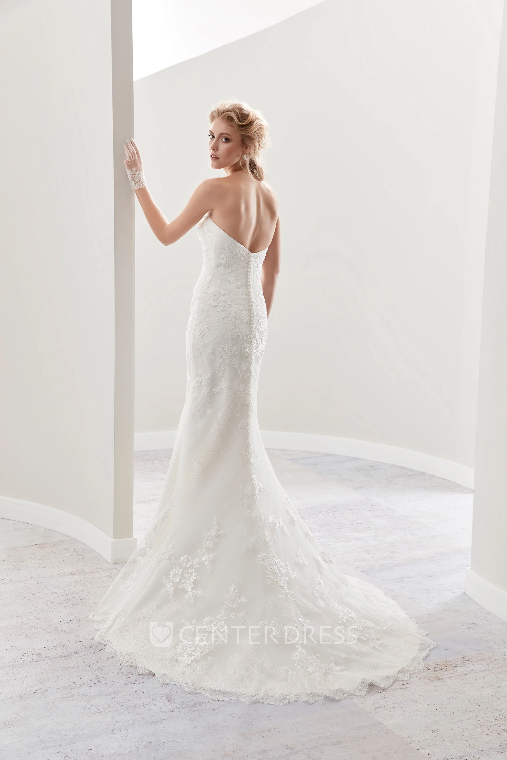 Classic Sweetheart Sheath Mermaid Bridal Gown With Appliques And Open Back