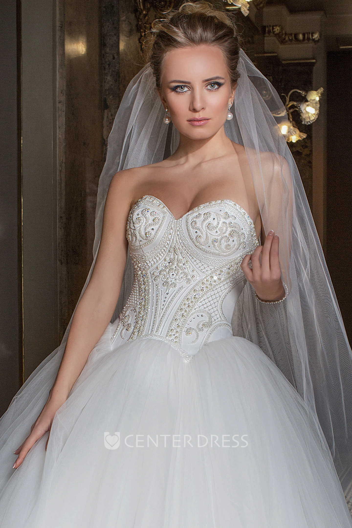 Ball Gown Sleeveless Sweetheart Beaded Tulle Wedding Dress With Brush Train