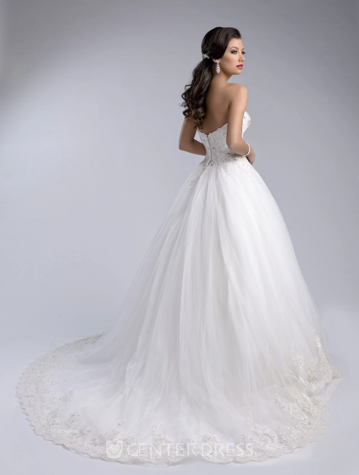 Lace Bodice Tulle Ball Gown With Sweetheart Neck And Appliqued Hemline