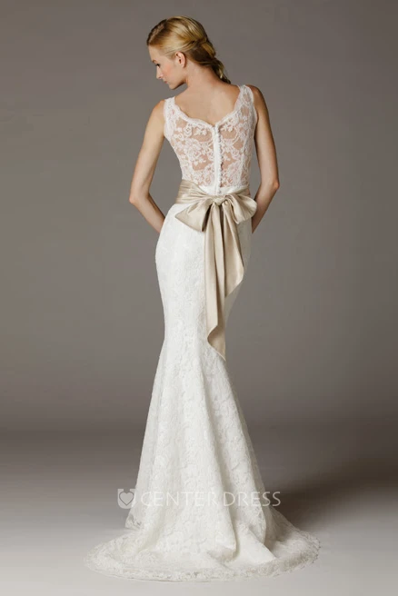 Mermaid Appliqued V-Neck Sleeveless Maxi Lace Wedding Dress With Bow