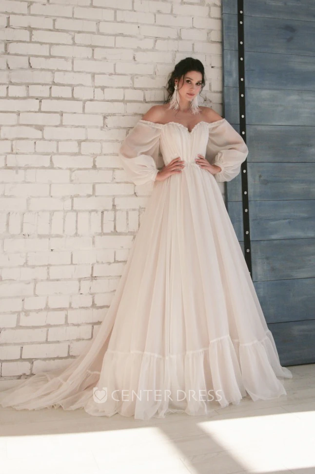 Elegant Sweetheart Chiffon Wedding Dress with 3/4 Off-shoulder Sleeves And Appliques