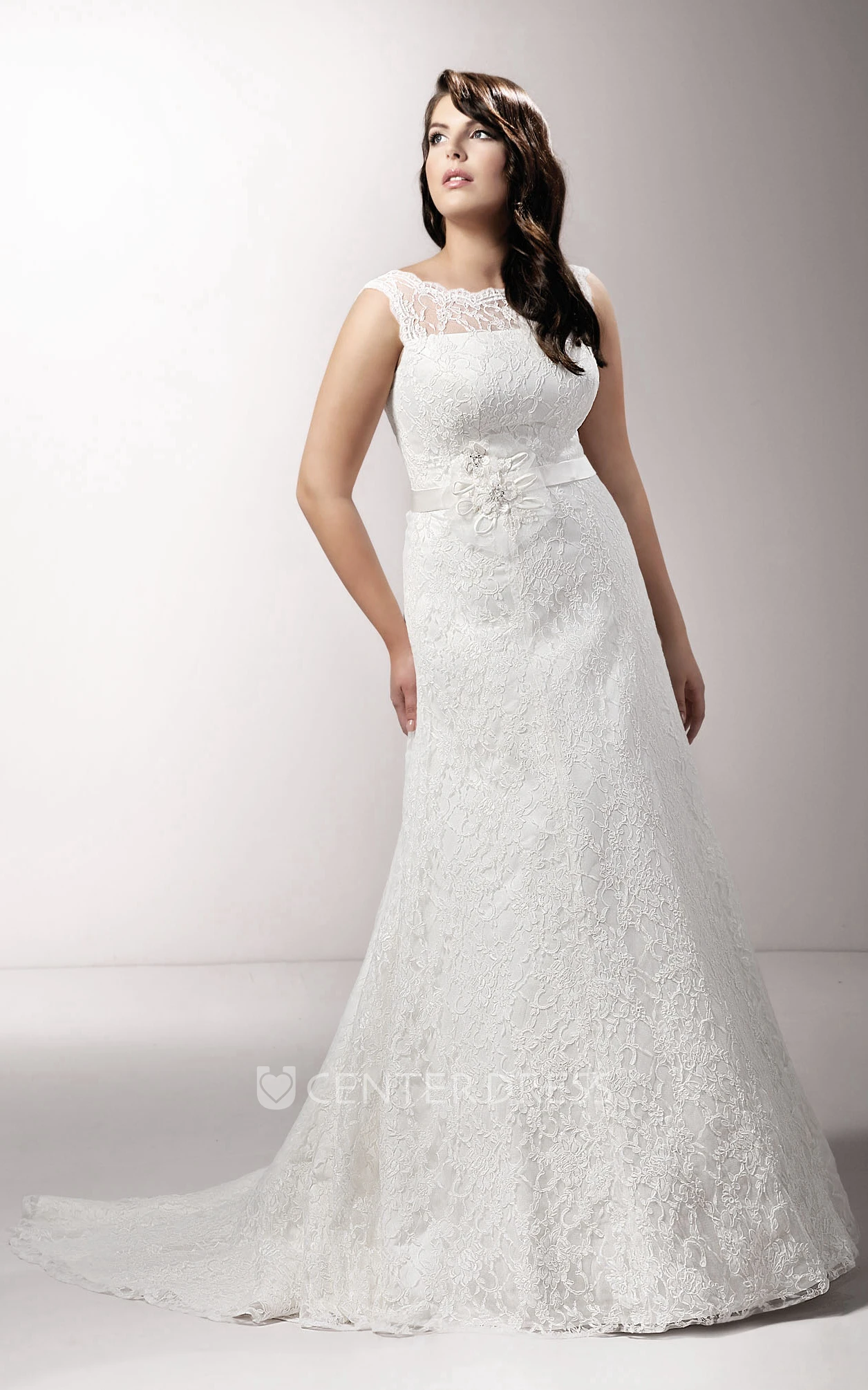 Lace Bateau-Neck Sheath Dress With Flower And Brush Train