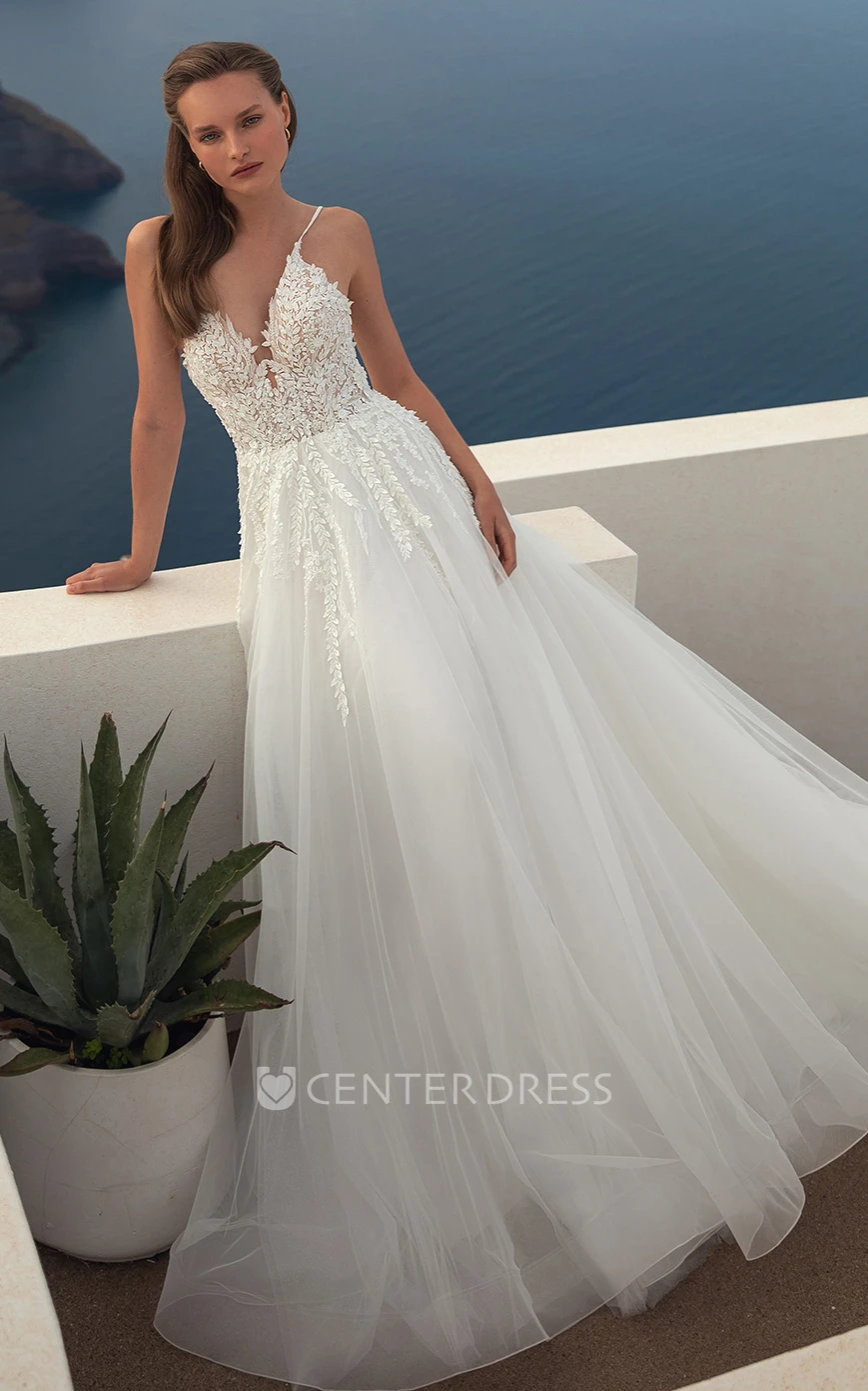 Romantic Spaghetti A-Line Lace Tulle Wedding Dress With Open Back And Appliques