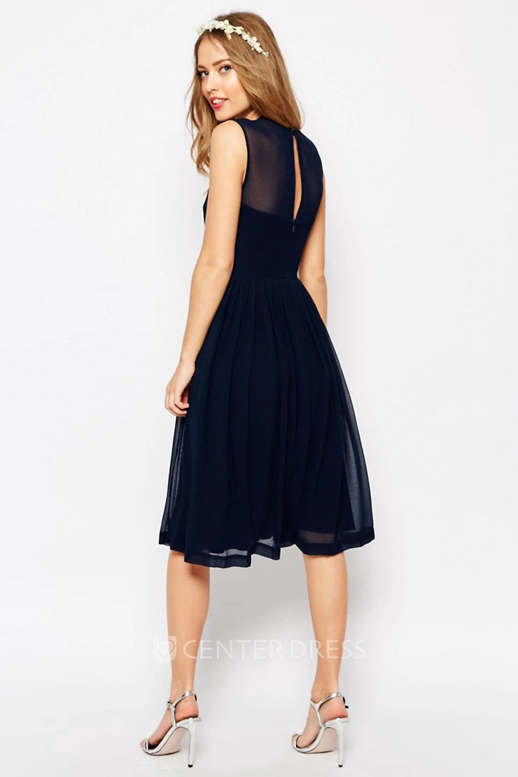 A-Line Sleeveless Knee-Length Pleated Scoop-Neck Chiffon Bridesmaid Dress