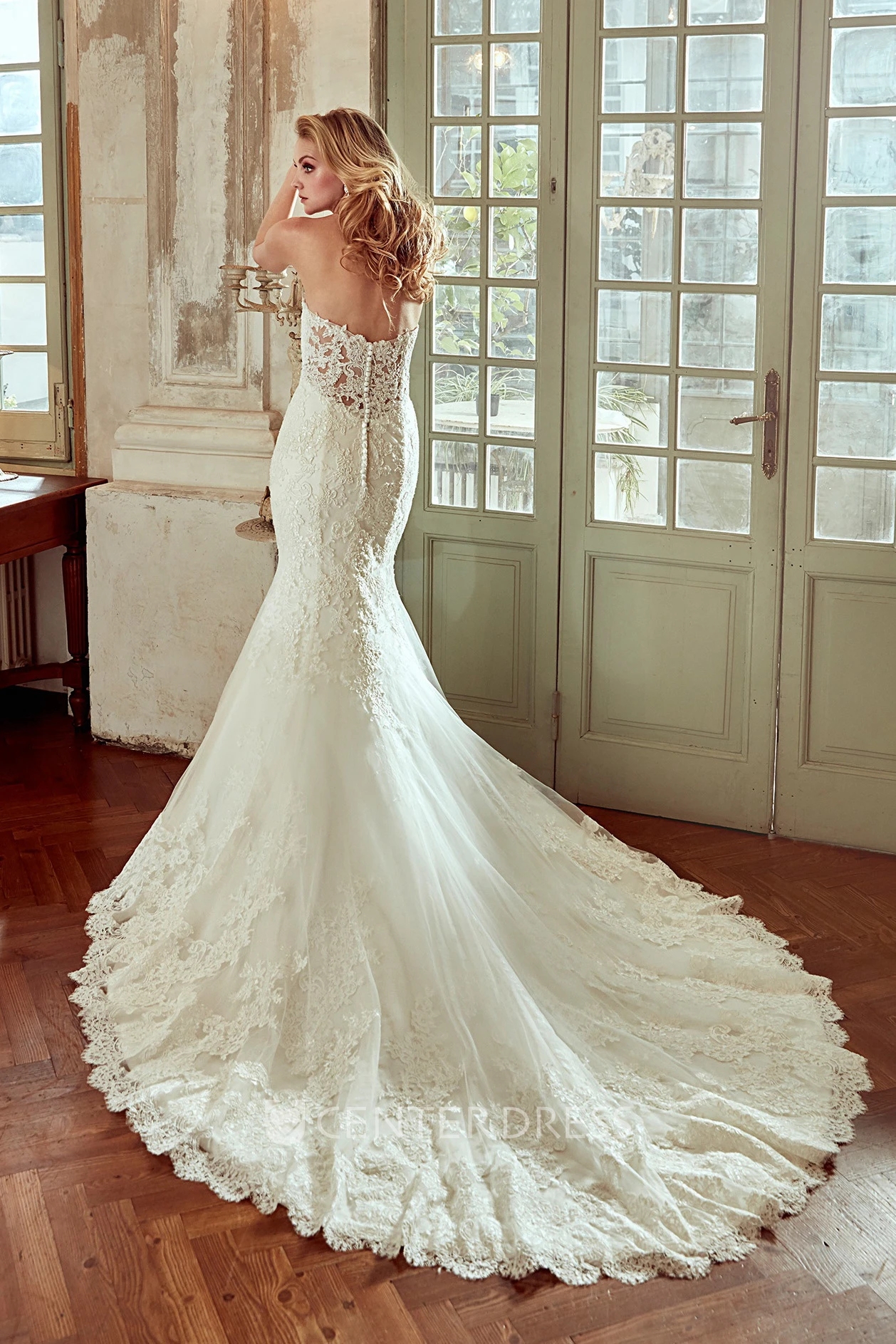 Sweetheart Lace Mermaid Wedding Dress With Embroidery And Court Train