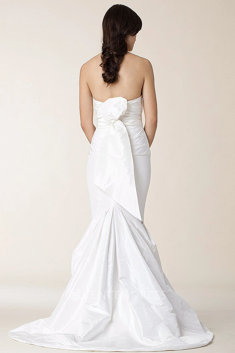 Trumpet Floor-Length Strapless Ruched Sleeveless Taffeta Wedding Dress With Bow