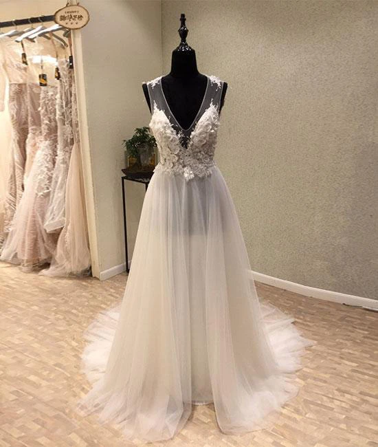 Enchanting V-neck Sleeveless Brush Train Tulle Wedding Dress with Appliques