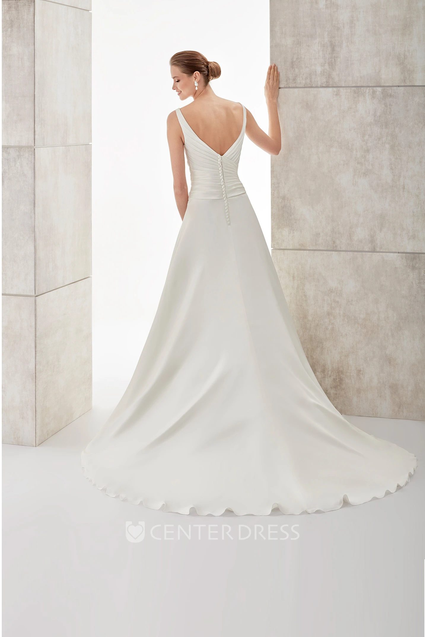 Sweetheart Pleating Satin Wedding Dress With Side Appliques And Brush Train