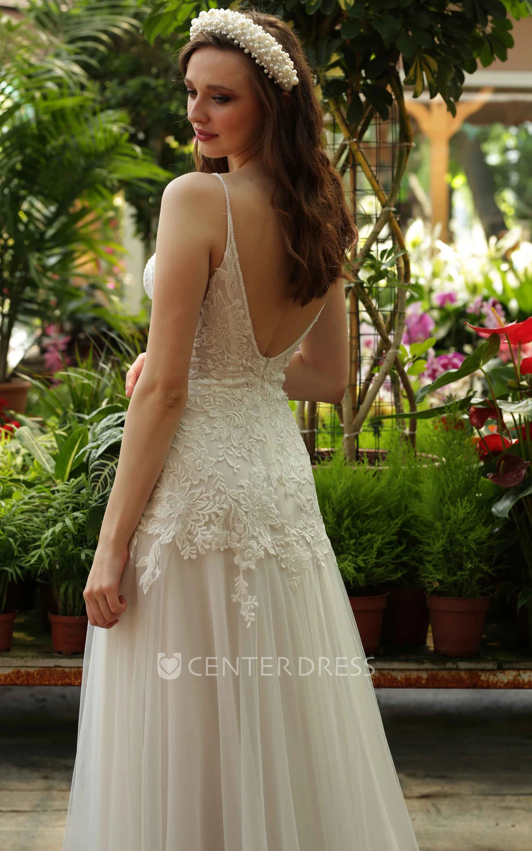 Bohemian Lace Brush Train Sleeveless A Line Spaghetti Wedding Dress with Appliques