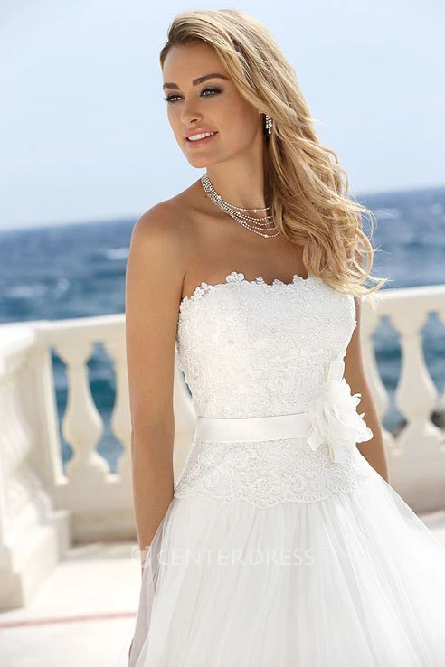 A-Line Sleeveless Strapless Floor-Length Appliqued Tulle Wedding Dress With Flower