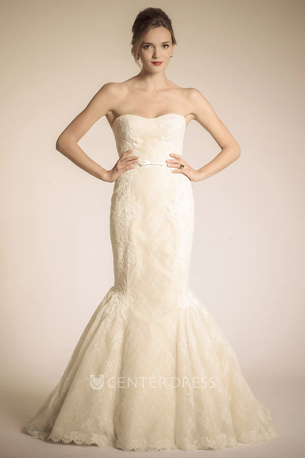 Mermaid Sleeveless Strapless Appliqued Floor-Length Lace Wedding Dress With Bow