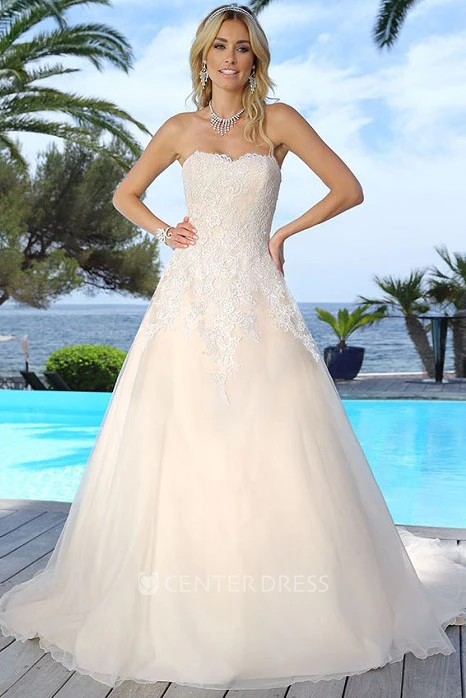 Long Strapless Sleeveless Appliqued Tulle Wedding Dress