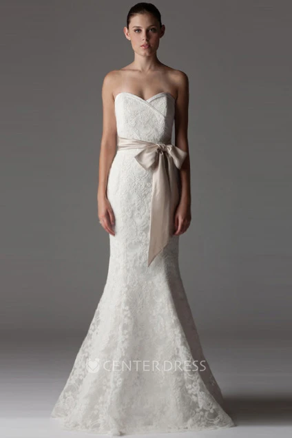 Sheath Sweetheart Floor-Length Appliqued Sleeveless Lace Wedding Dress With Bow